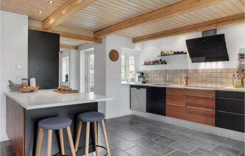 kuhinja, 3 Bedroom Nice Home In Frederiksværk in Frederiksvaerk Town Center