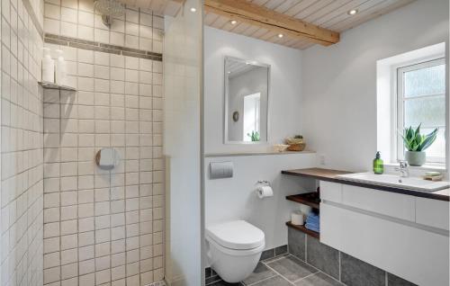 kopalnica, 3 Bedroom Nice Home In Frederiksværk in Frederiksvaerk Town Center