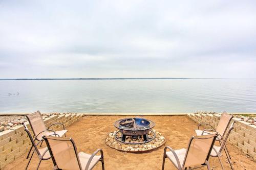 Waterfront Lake Tawakoni Home with Fire Pit! in Quinlan