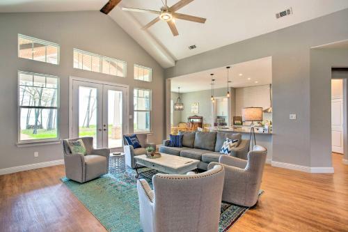 Waterfront Lake Tawakoni Home with Fire Pit! in Quinlan