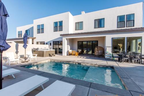 Red Rock Place with Private Pool Hot Tub