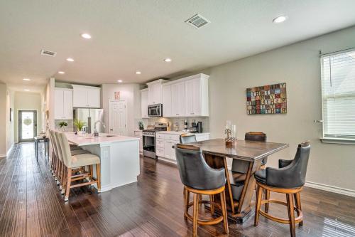 San Antonio Vacation Rental with Hot Tub, Yard! in Selma, USA