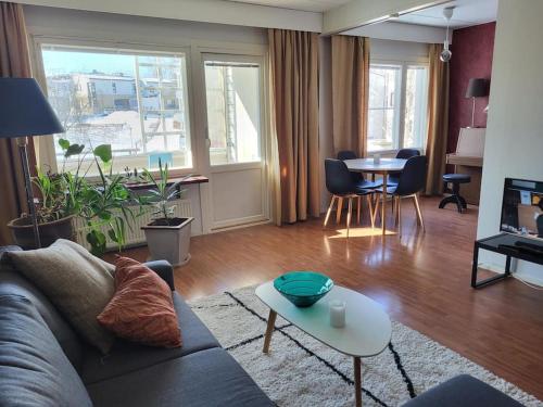 Cosy two rooms apartment in Helsinki with free parking, Helsinki