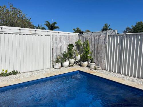 So close to the surf and headland with a pool!