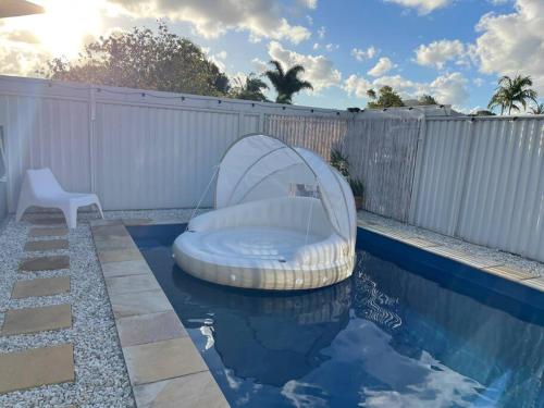 So close to the surf and headland with a pool!