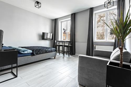 Quiet Apartment Koscielna Old Town 3