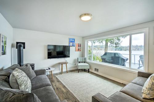 Lakefront Bremerton Vacation Rental with Deck!