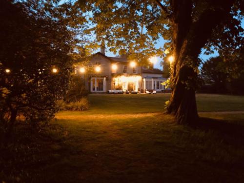 Somerleyton Meadows - Somerley House plus Hut & Hot Tub