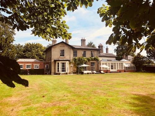 Somerleyton Meadows - Somerley House plus Hut & Hot Tub