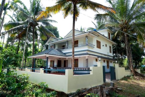 Crystal Palace Homestay - Near Kuruva Island - Wayanad