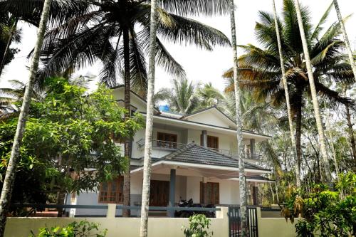 Crystal Palace Homestay - Near Kuruva Island - Wayanad