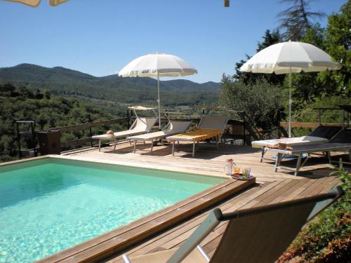 مسبح, Farmhouse in Cortona with pool in كورتونا