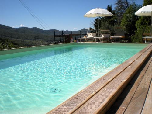 مسبح, Farmhouse in Cortona with pool in كورتونا