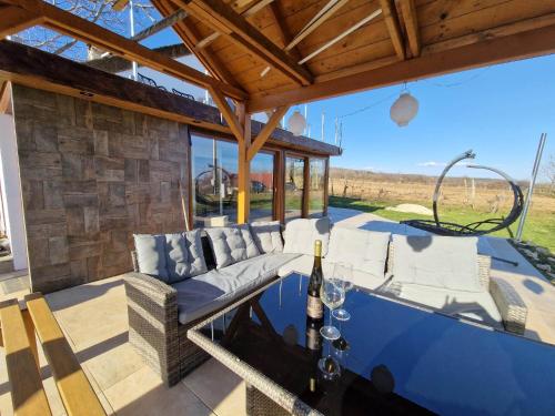 Luxury Reed House in Vazoli