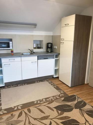 Kitchen, Ferienwohnung in Wiesent-gerne Handwerker/Monteure in Wiesent