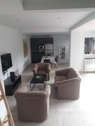 Casa Alem, amplia y confortable.