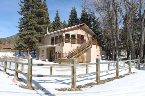 Frees Last Resort House With High Speed Wifi in Red River, Vereinigte Staaten von Amerika