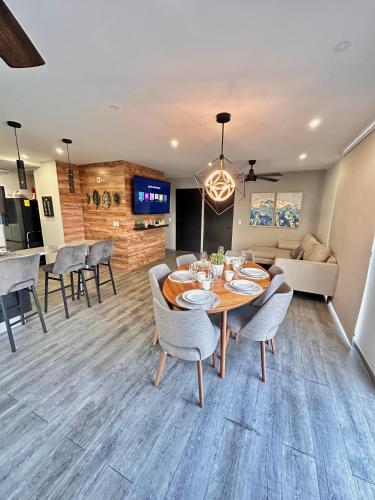 Entire Luxurious Apartment in Shopping Mall - Cerro Gordo