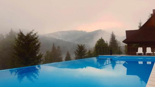Swimmingpool, Схили Карпат in Slavske