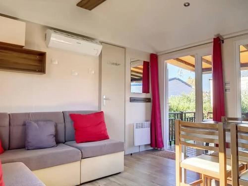 Le Moorea Mobilhome Camping le Montourey 4 etoiles near La Pomme de Pain