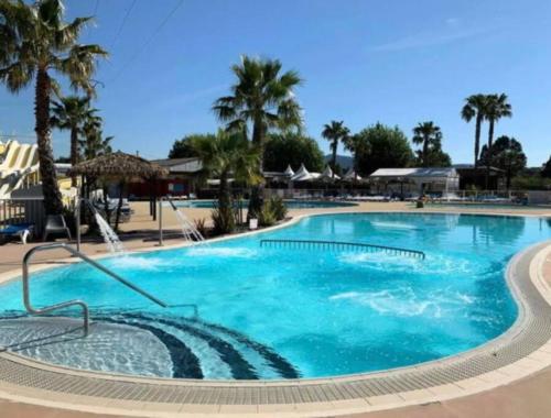 Le Moorea Mobilhome Camping le Montourey 4 etoiles near La Pomme de Pain