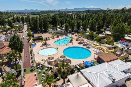 Le Moorea Mobilhome Camping le Montourey 4 etoiles near La Pomme de Pain
