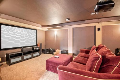 Relaxing Escape Complete with Home Theater and BBQ