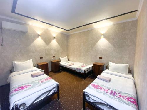 3 twin beds