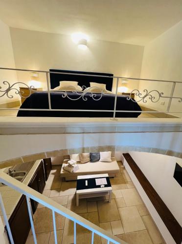 1 queen bed, 1 sofa bed