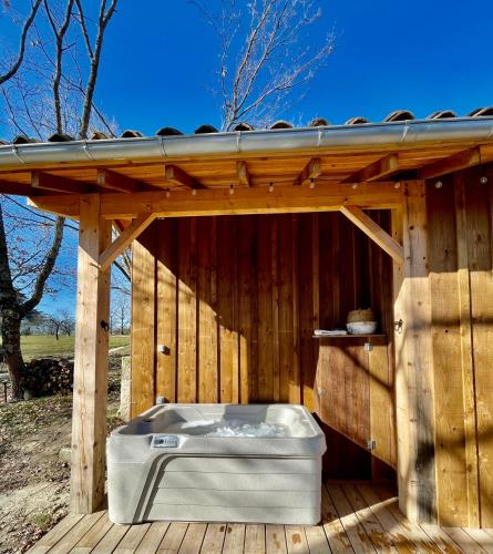 Dôme insolite Lichen jacuzzi et petits-déjeuners inclus