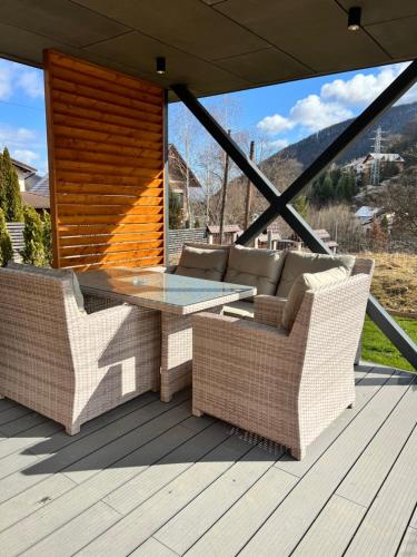 The kube by the mountain in 蒂米蘇爾德約斯