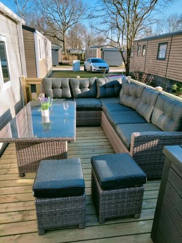 BJ Chalets - Robbengat 85 - Gezellige chalet op vakantiepark Lauwersoog! Vroege incheck! MET AIRCO! in Lauwersoog