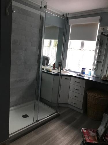 淋浴間, 德埃爾斯鄉間B&B酒店 (gite des iles) in 馬塔尼