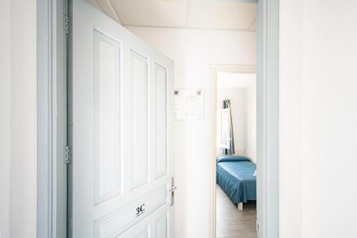 2 bedrooms, 5 beds