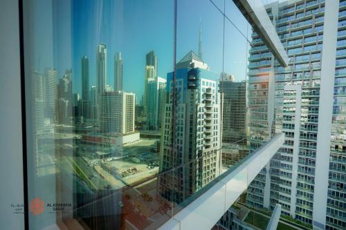 Modern Spacious 2BR Canal View -Business Bay - image 5