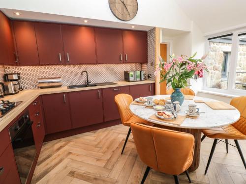 Meadowside Penzance - image 12