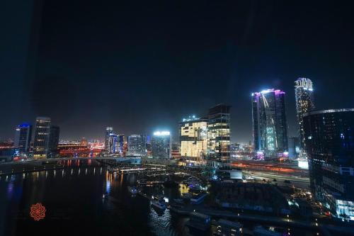 Modern Spacious 2BR Canal View -Business Bay - image 14