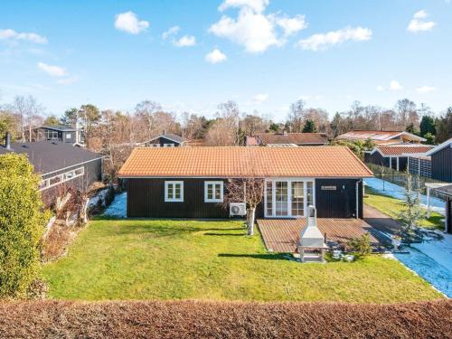 8 person holiday home in Grenaa