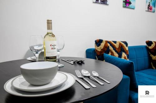 WEEKLY & MONTHLY STAY - Beautiful 2 Bed House with FREE Parking - Relocation, Business & Group - 5 Guests - By Den Accommodation Short Lets & Serviced Accommodation, Woolwich, Woolwich (Foto 2)