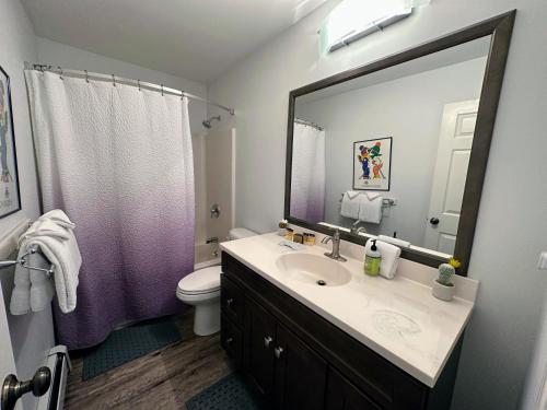 F7 Comfortable golf course townhouse within walking distance of Mount Washington Hotel! - image 11