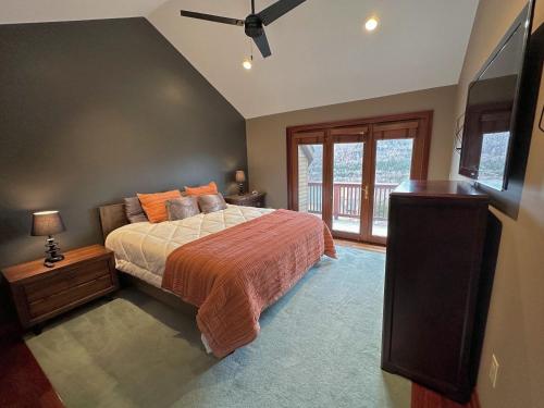C2 Luxurious townhome stunning views AC stone fireplace beautiful kitchen STEPS TO SKI TRAIL - image 10