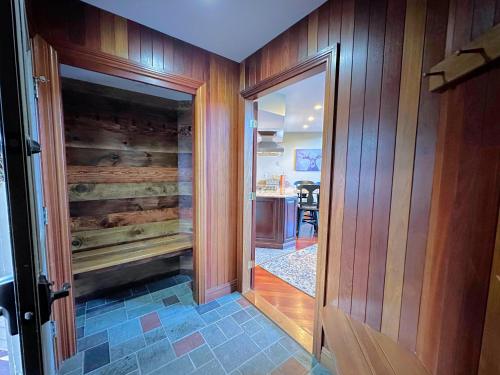 C2 Luxurious townhome stunning views AC stone fireplace beautiful kitchen STEPS TO SKI TRAIL - image 8