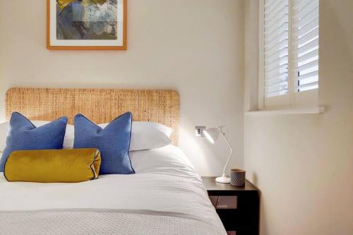 VY6 - Stylish Loft-Style 1-Bed Near Borough Market - by Short Stories London, Londýn