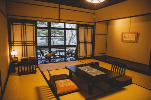 Japanese-Style Deluxe Room with Shared Bathroom - 