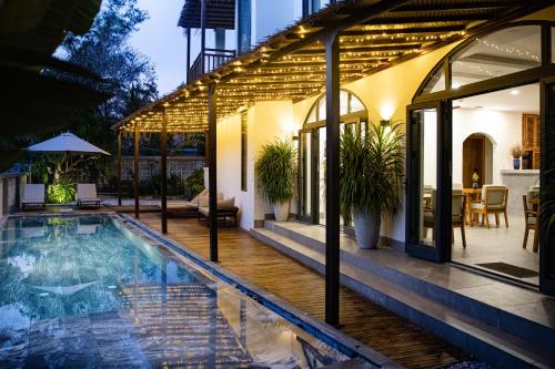 The Watermark Beachside Hotel, Хойан (фото 11)