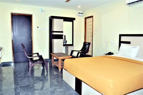 Deluxe Double Room with Balcony image 10
