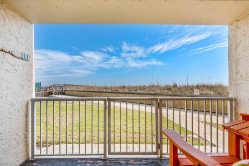 Holiday Surf & Racquet Club 101 by RealJoy Vacations - image 2