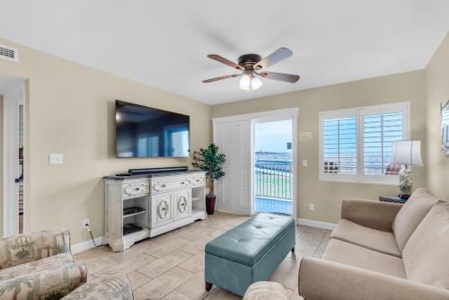 Holiday Surf & Racquet Club 101 by RealJoy Vacations - main image