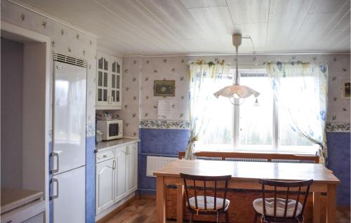 virtuve, Stunning Home In Rörvik With Kitchen (Stunning Home In Rorvik With Kitchen) in Rorvika