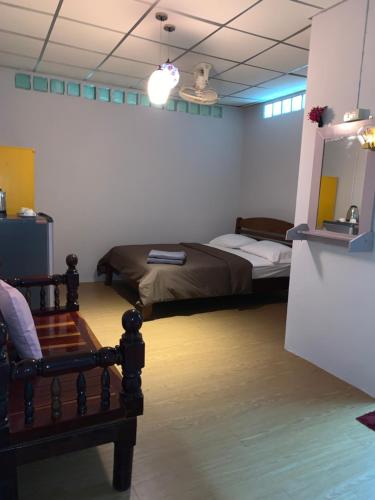 room detail thumbnail 1